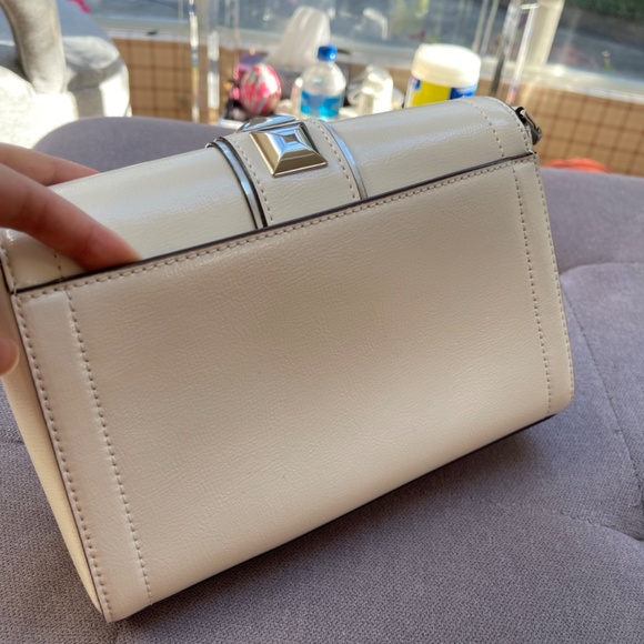 Like New Michael Kors bag - Picture 7 of 7